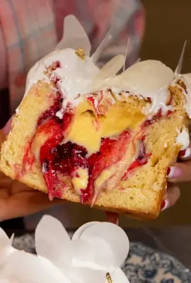 Paska met custard en kersen - hoe je zacht en luchtig gebak maakt