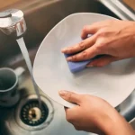 Moet je de vaat afvegen na het wassen: wat gebeurt er als je ze nat laat? moet-je-de-vaat-afvegen-na-het-wassen-wat-gebeurt.webp.webp